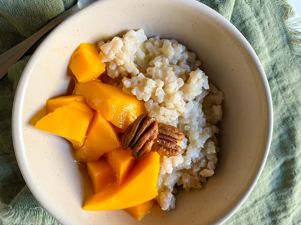 Arroz con leche de coco y mango, vegano y sin lactosa.