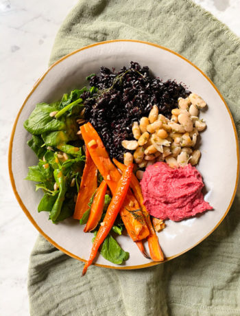 Buddah bowl con hummus de remolacha y verduras