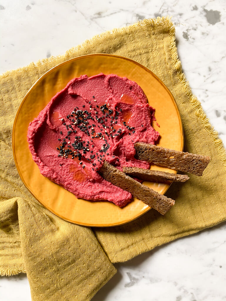 Hummus de Remolacha Sin Tahini • ¡Fácil e Irresistible!