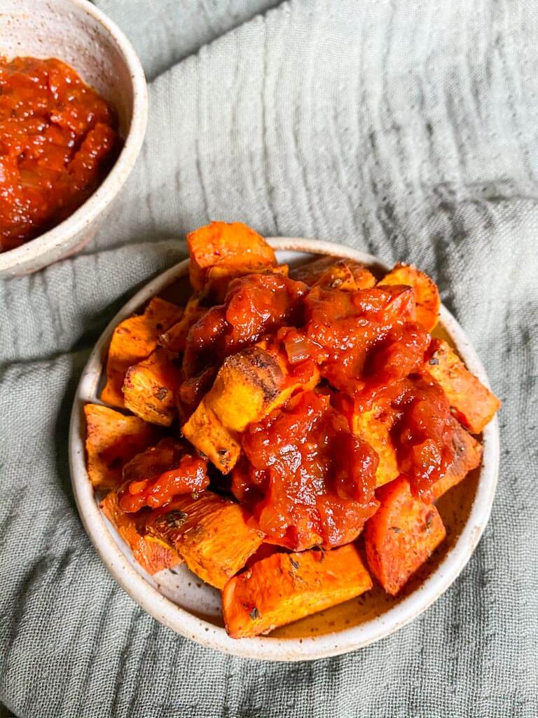 Bravas de boniato veganas al horno