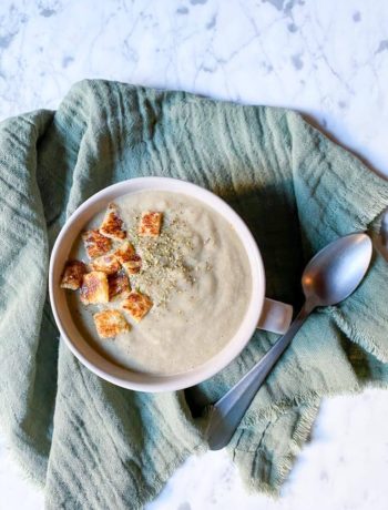 Crema de setas sin lácteos con croutons.