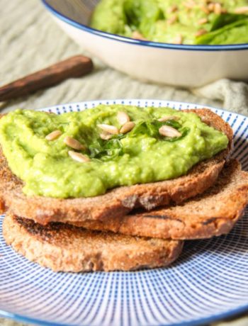 Hummus de guisantes y albahaca rápido y fácil