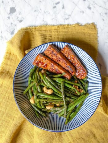 Judías salteadas con tempeh y anacardos