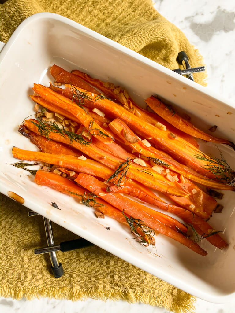 Zanahorias asadas con miel y eneldo.